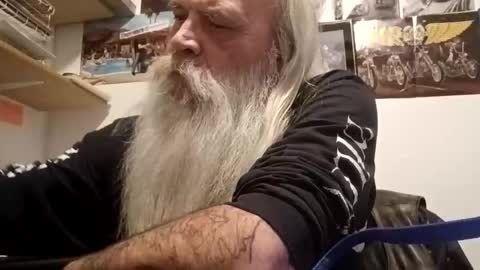 Snapshot of hogschlong63 chatting on November 28, 8:11 pm Hogschlong63 online show from November 28, 8:11 pm