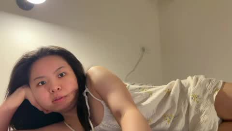 Snapshot of hola_sunflower chatting on May 6, 4:45 pm amy online show from May 6, 4:45 pm