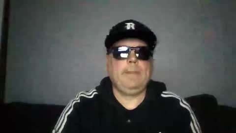 holden_minutz online show from April 29, 6:39 am