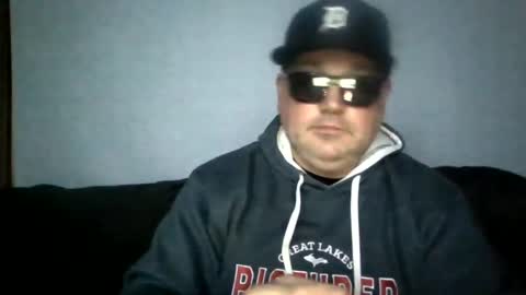 holden_minutz online show from July 29, 7:06 am