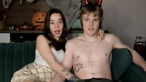 Snapshot of holdonbitch chatting on November 3, 1:08 am Misha and Stacy online show from November 3, 1:08 am