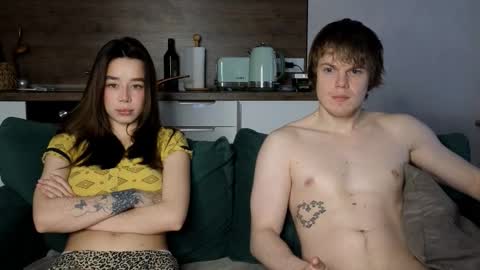 Snapshot of holdonbitch chatting on November 16, 6:30 am Misha and Stacy online show from November 16, 6:30 am