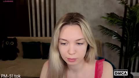 Snapshot of holl1would chatting on February 2, 8:18 pm My social media links subscribe to support me online show from February 2, 8:18 pm