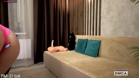 Snapshot of holl1would chatting on March 9, 8:24 pm My social media links subscribe to support me online show from March 9, 8:24 pm