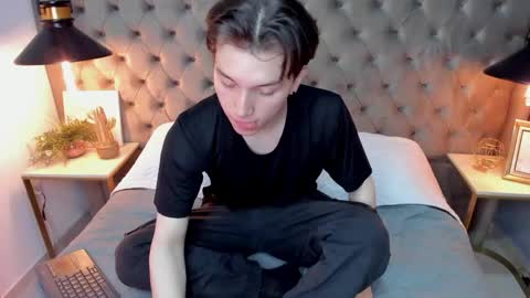 Snapshot of hollannd_ chatting on June 3, 1:03 pm Holland online show from June 3, 1:03 pm