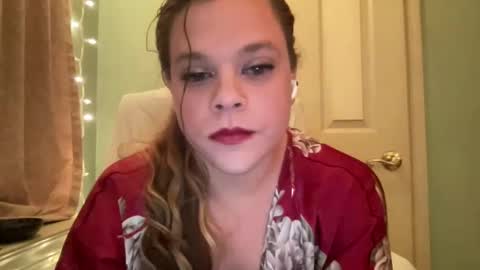 Snapshot of holly23hopefull chatting on December 14, 9:51 am Hollys Drive threw Side Of CB. online show from December 14, 9:51 am