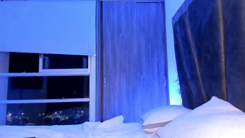 Snapshot of holly_29_m chatting on January 17, 8:45 am Mara online show from January 17, 8:45 am