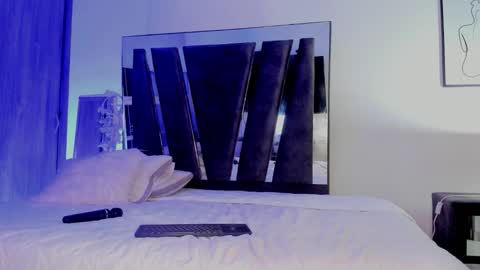 Snapshot of holly_29_m chatting on November 14, 5:06 am Mara online show from November 14, 5:06 am