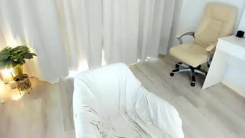 Snapshot of holly_amy chatting on July 14, 10:21 am Amy online show from July 14, 10:21 am