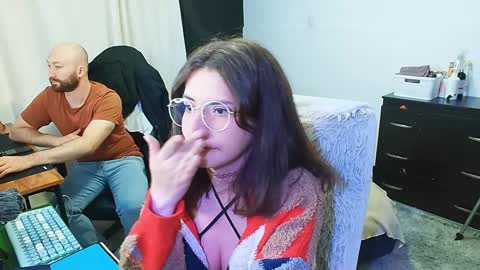 Holly and Honey online show from December 23, 9:29 pm