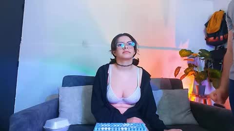 Holly and Honey online show from December 15, 10:58 pm