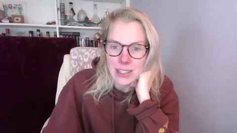 holly_bourbon online show from March 13, 7:09 pm