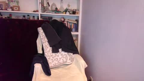 Snapshot of holly_bourbon chatting on March 18, 11:19 pm holly_bourbon online show from March 18, 11:19 pm