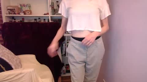 Snapshot of holly_bourbon chatting on March 22, 12:36 am holly_bourbon online show from March 22, 12:36 am