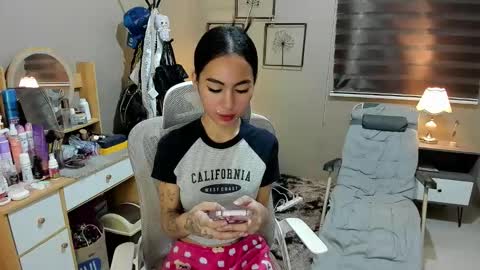 holly_cassandra online show from March 4, 1:06 pm