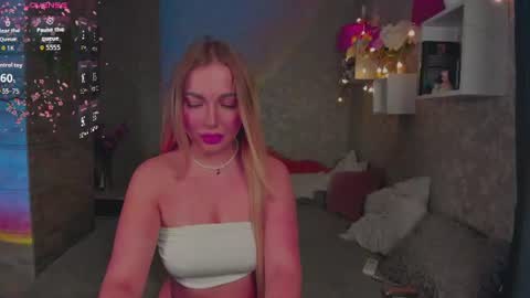 holly_molly8 online show from August 3, 7:28 pm