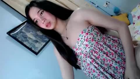 Snapshot of holly_sasa chatting on December 3, 5:26 am Sasa online show from December 3, 5:26 am