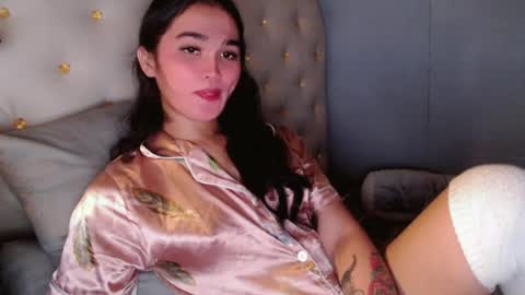 Snapshot of holly_sunshine69 chatting on August 4, 4:42 pm Apple online show from August 4, 4:42 pm