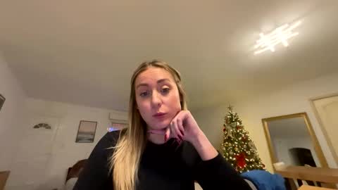 hollyandelon online show from December 4, 11:02 pm