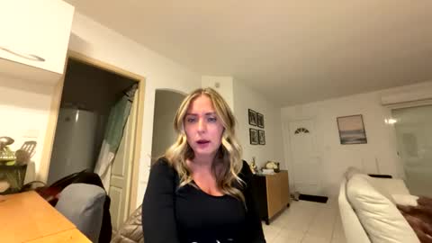 hollyandelon online show from February 17, 10:49 pm