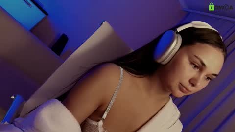 Snapshot of hollyextra chatting on February 20, 5:18 pm hollyextra online show from February 20, 5:18 pm