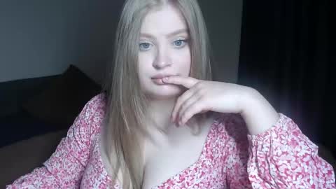 hollykira online show from May 8, 6:46 pm