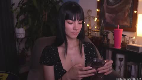 Snapshot of hollylinder_ chatting on December 3, 1:57 am Holly Linder online show from December 3, 1:57 am