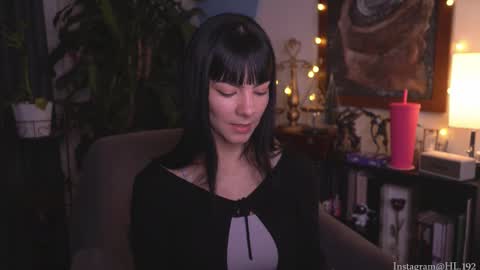 Snapshot of hollylinder_ chatting on December 4, 1:48 am Holly Linder online show from December 4, 1:48 am