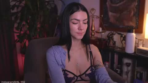 Holly Linder online show from June 14, 2:24 am