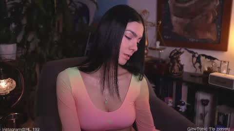 Holly Linder online show from June 20, 2:14 am