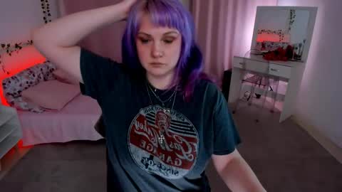 Snapshot of hollymally chatting on June 2, 6:54 pm Stella Sunny online show from June 2, 6:54 pm