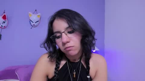 hollypeach_ online show from November 16, 3:39 pm