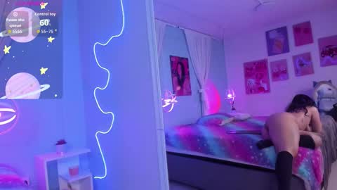 hollypeach_ online show from January 11, 4:39 am