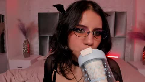 Snapshot of hollypeach_ chatting on May 5, 12:07 am hollypeach_ online show from May 5, 12:07 am