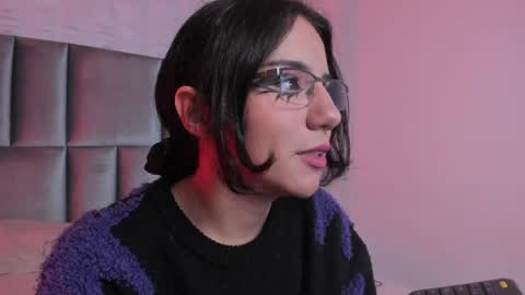 Snapshot of hollypeach_ chatting on May 5, 8:17 pm hollypeach_ online show from May 5, 8:17 pm