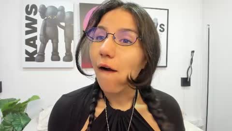 Snapshot of hollypeach_ chatting on June 15, 7:49 pm hollypeach_ online show from June 15, 7:49 pm