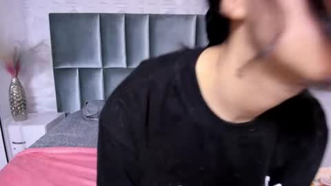 Snapshot of hollypeach_ chatting on June 30, 8:10 pm hollypeach_ online show from June 30, 8:10 pm