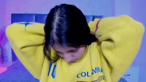 Snapshot of hollypeach_ chatting on July 20, 8:22 pm hollypeach_ online show from July 20, 8:22 pm