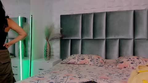 Snapshot of hollypeach_ chatting on July 29, 7:23 pm hollypeach_ online show from July 29, 7:23 pm