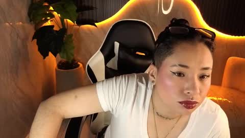 Snapshot of hollypeytoon chatting on November 16, 12:55 pm Holly online show from November 16, 12:55 pm