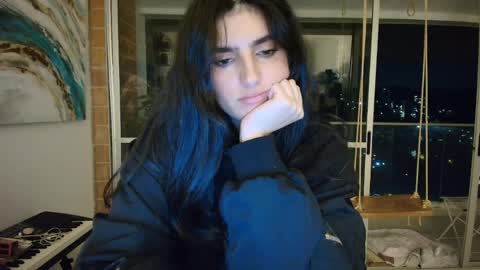 hollyshit_ online show from April 29, 2:37 am