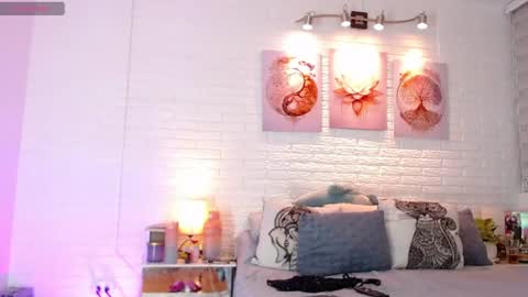 hollyt1 online show from June 23, 3:48 am