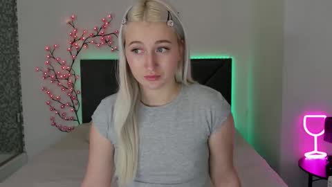 HollyTaillor online show from January 14, 1:39 pm