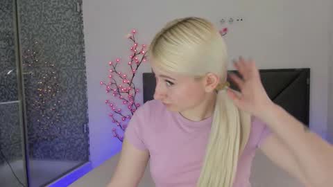 HollyTaillor online show from March 15, 1:06 pm