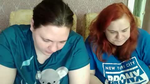 HollyXEva online show from April 6, 8:15 am