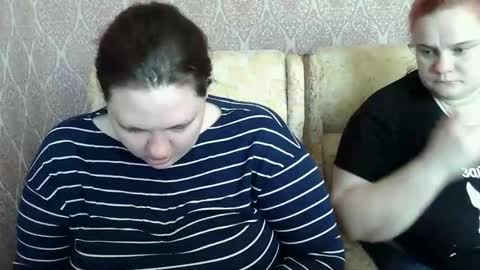 HollyXEva online show from April 18, 3:49 pm