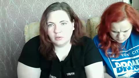 HollyXEva online show from May 14, 9:05 am