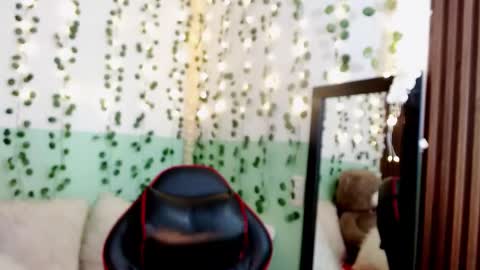 holly online show from January 3, 1:27 am