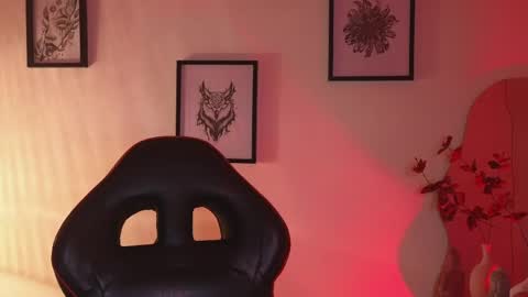 holly online show from April 30, 1:56 am