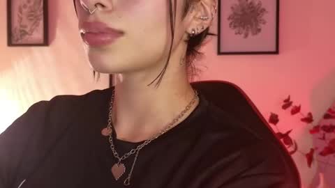 holly online show from May 5, 2:19 am